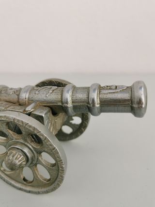 Figura de cañón de metal vintage