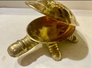 Antiguo joyero bronce macizo forma tortuga