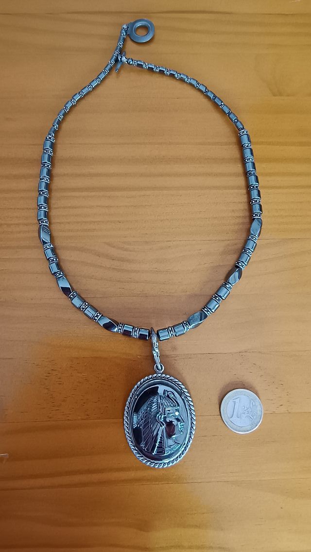 Collana vintage in ematite naturale con immagine egiziana