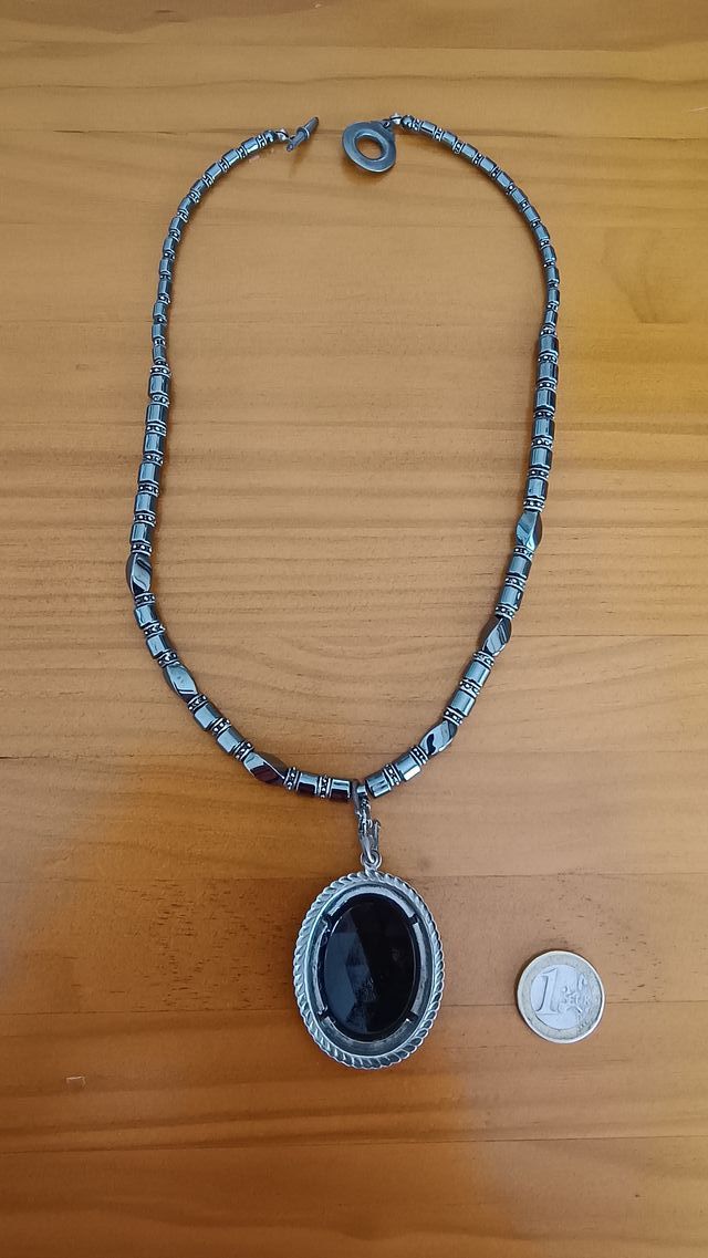 Collana vintage in ematite naturale con immagine egiziana