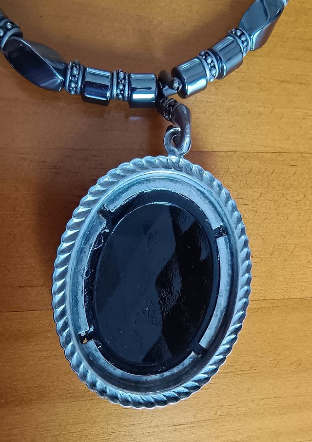 Collana vintage in ematite naturale con immagine egiziana