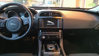 Jaguar XE 180 cv. Automático