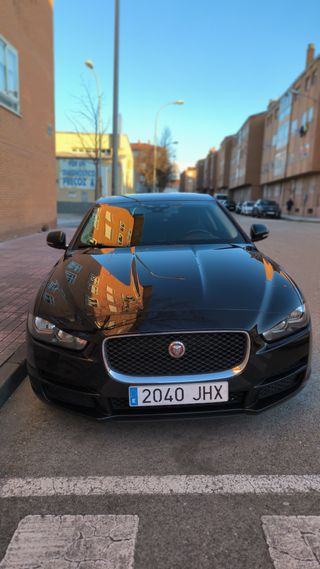 Jaguar XE 180 cv. Automático