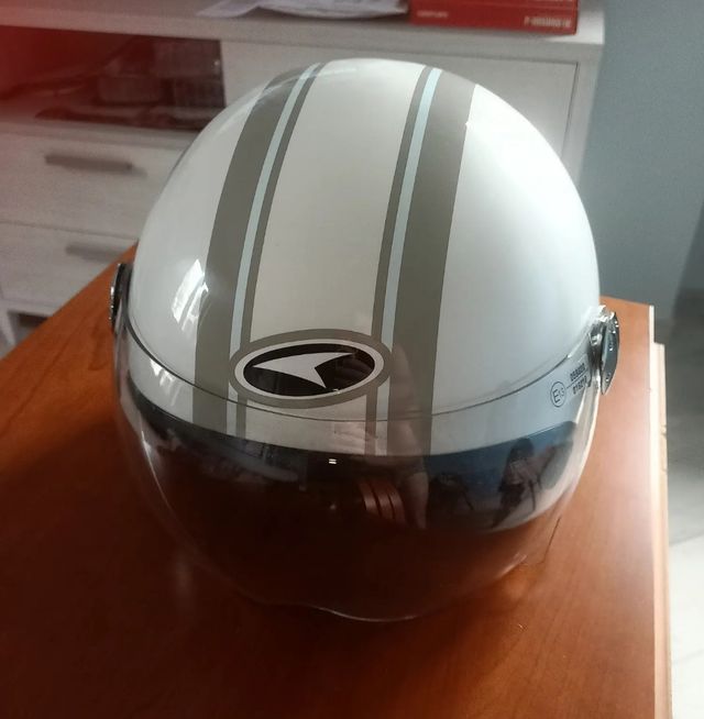Casco jet AXO con imbottitura estraibile