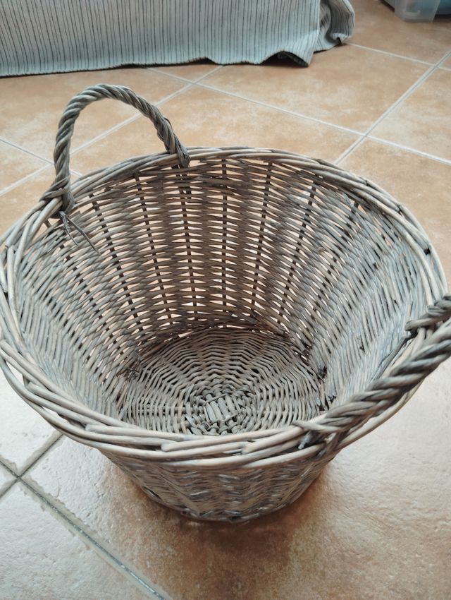 Cesta beige decorativa