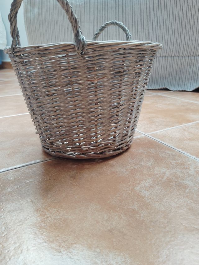 Cesta beige decorativa