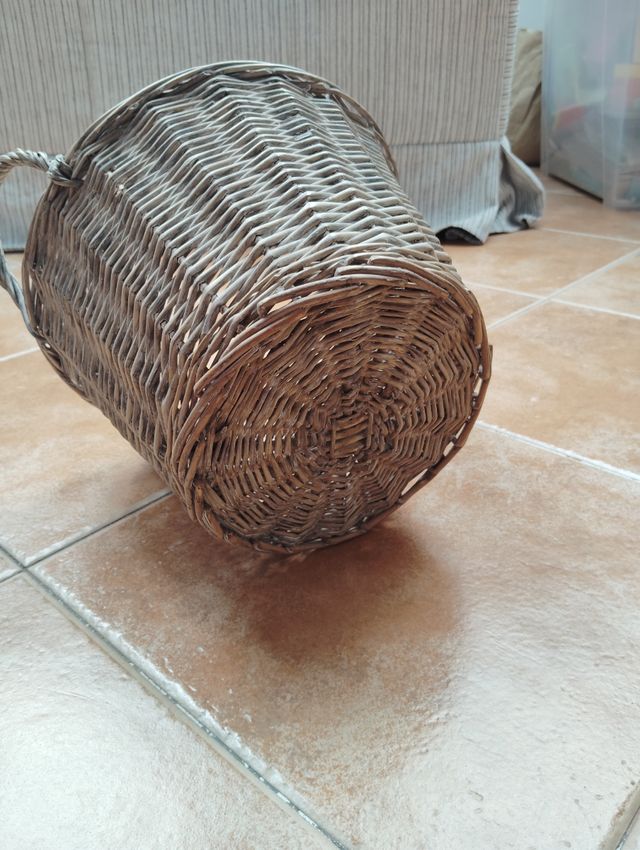 Cesta beige decorativa