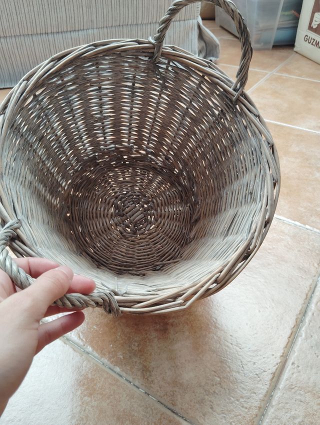 Cesta beige decorativa