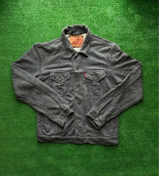  Chaqueta Levi’s Trucker Gris  Estilo y Comodidad 
