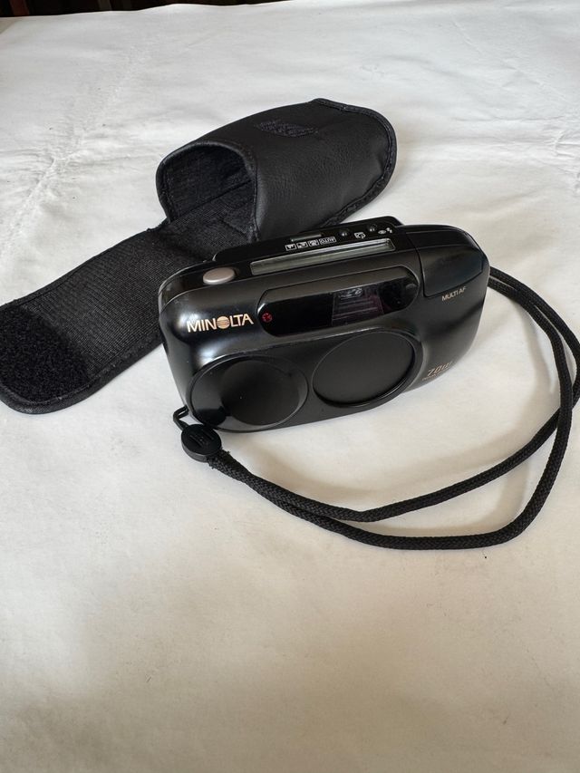 CAMARA DE CARRETE MINOLTA 70W RIVA ZOOM