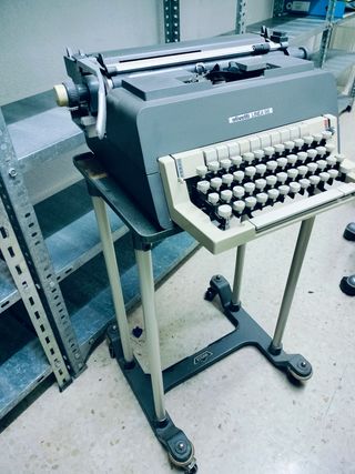 Maquina de escribir olivetti