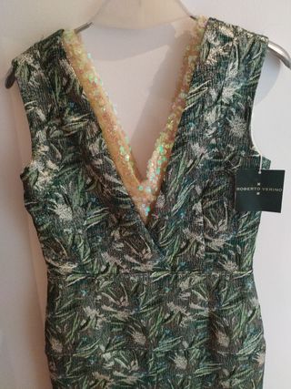 Vestido nuevo con etiqueta