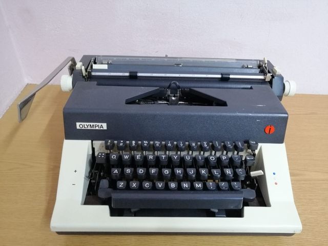 Maquina de escribir olympia