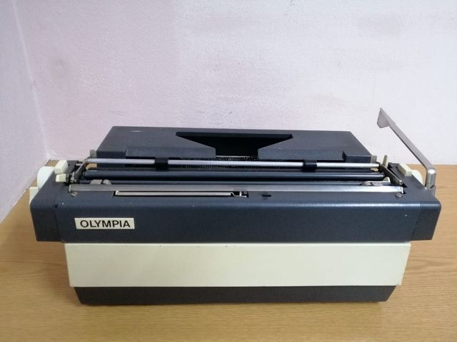 Maquina de escribir olympia