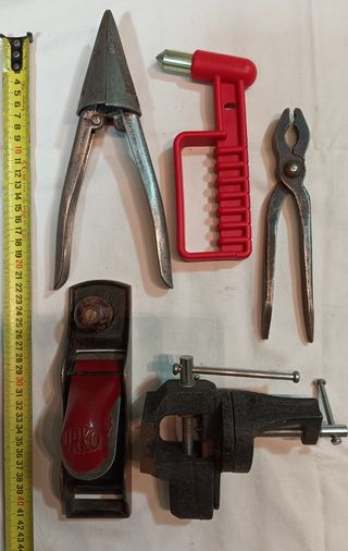 HERRAMIENTAS ANTIGUAS