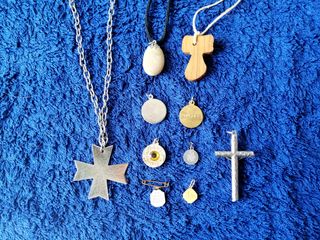 Set di 10 ciondoli vintage.