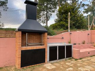 Parrilla con campana y módulo de cocina exterior