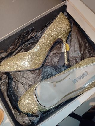 Tacones glitter dorados