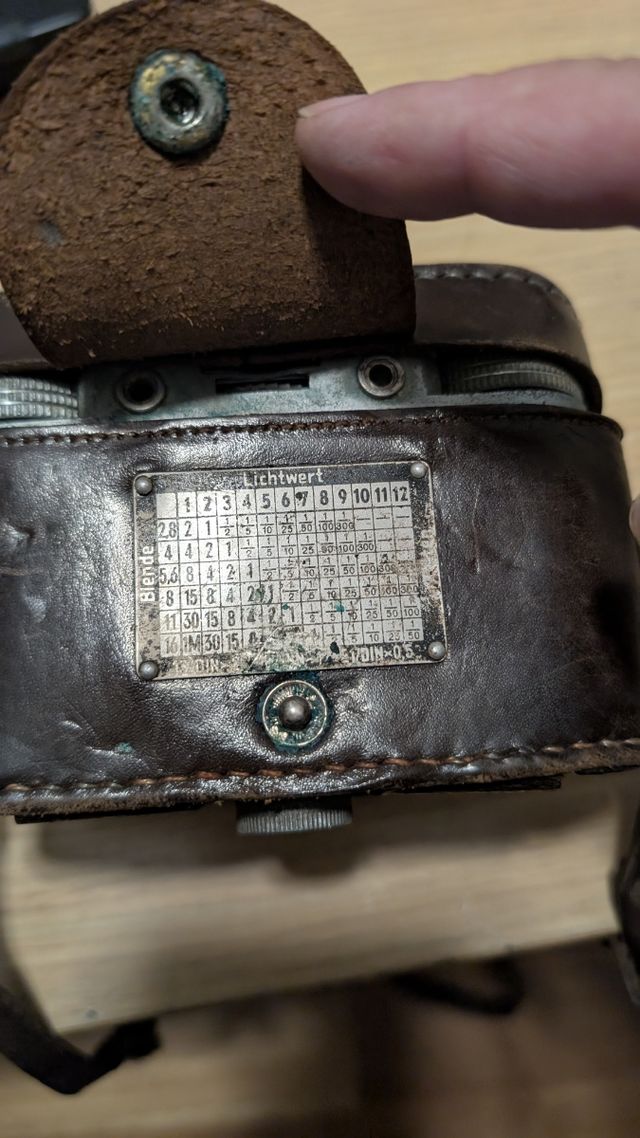 Cámara Braun Paxette con funda TAL CUAL