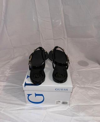 Sandalia de verano Guess mujer 