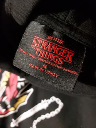 Sudadera negra Stranger Things 