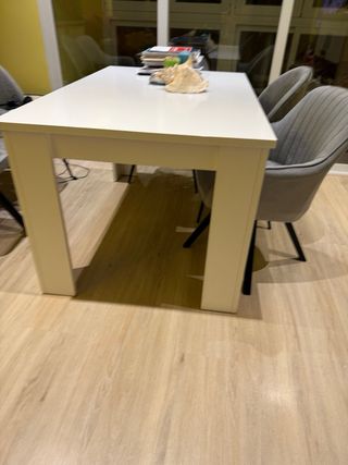 Mesa de comedor rectangular blanca extensible