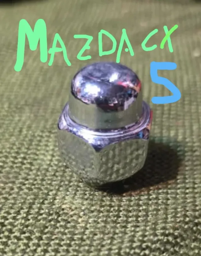 Porcas e parafusos e tampas para rodas.