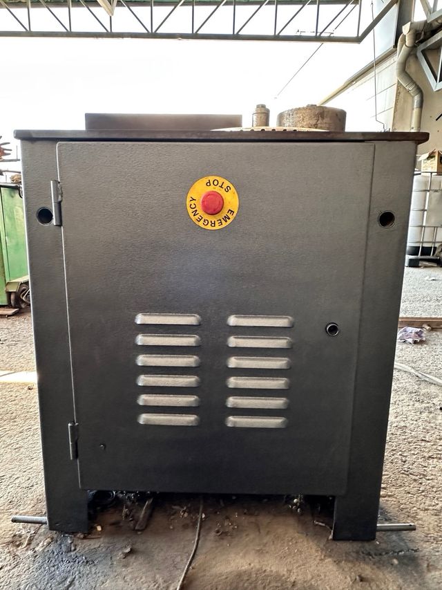 Maquina OSCAM cortadora dobladora hierro