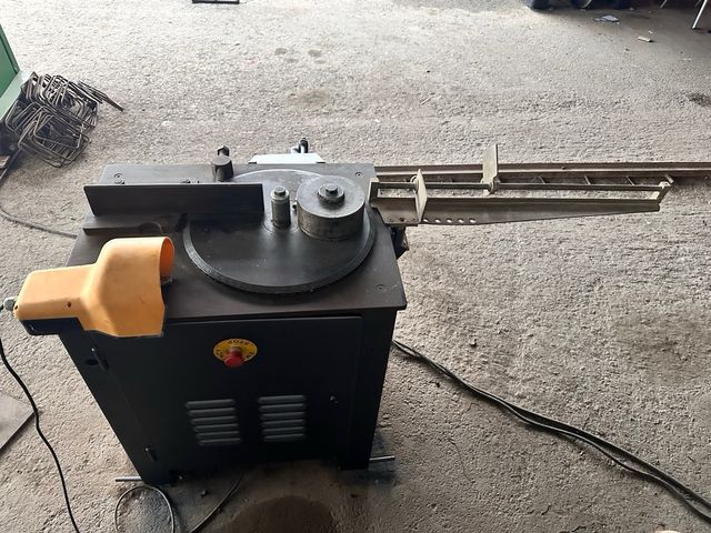 Maquina OSCAM cortadora dobladora hierro