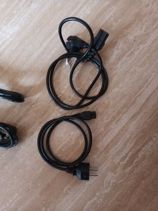 Cables de ordenador de sobremesa.
