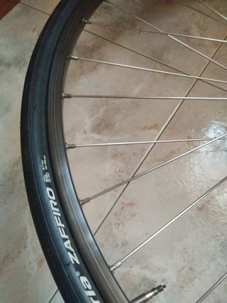 Vendo llanta Mavic carretera