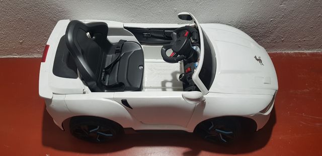 Coche eléctrico infantil