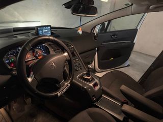 Peugeot 5008 2014