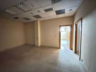 Local comercial en venta en Valdepeñas