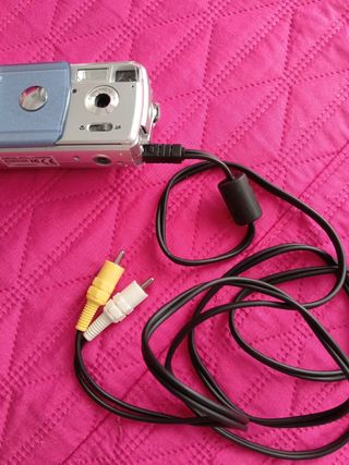 Cámara Airis 9H738-500