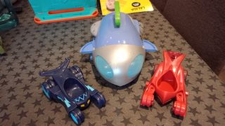 Nave pyjamask y dos coches