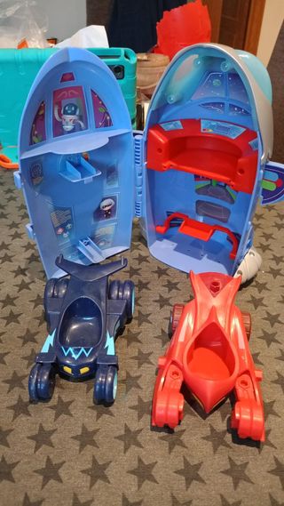 Nave pyjamask y dos coches