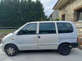 Nissan Serena 1999