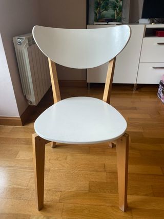 2 sillas de madera maciza