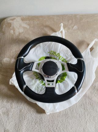 Se vende Volante Marca Momo.