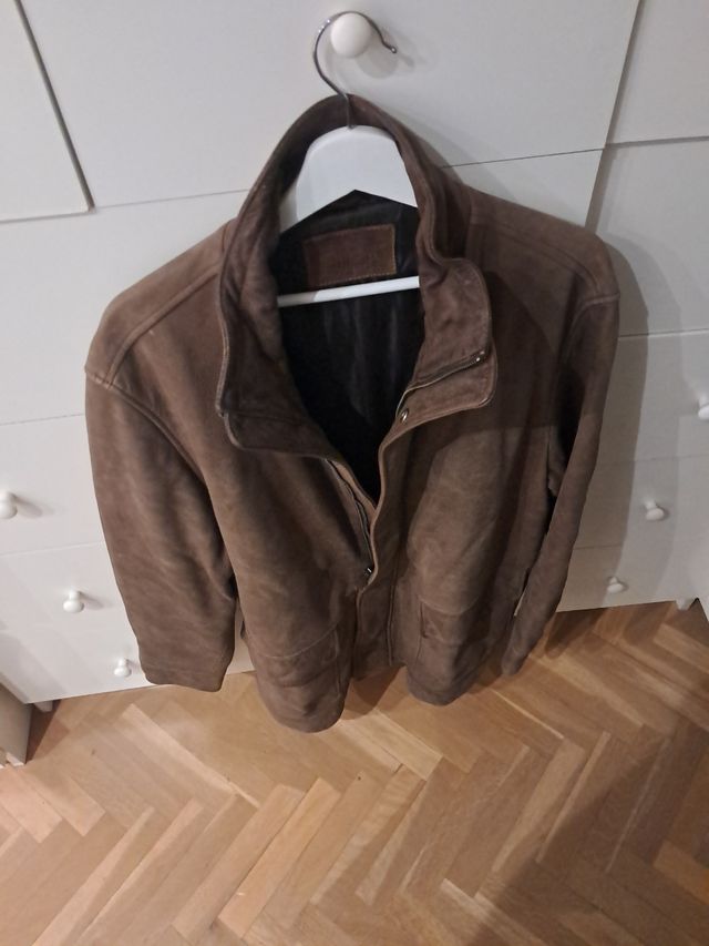 Cazadora piel Mássimo Dutti, está nueva.