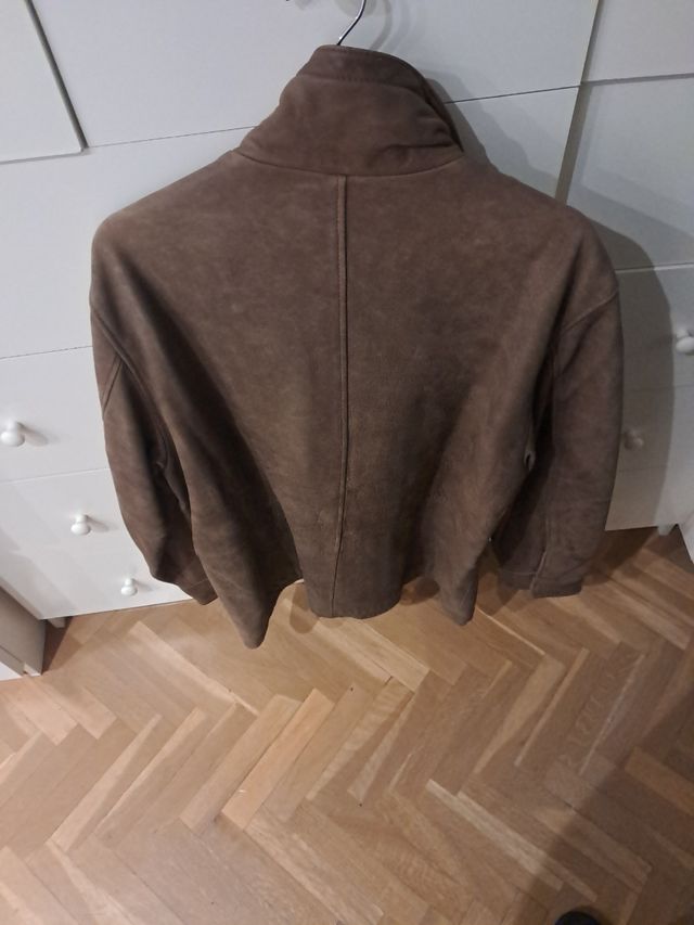 Cazadora piel Mássimo Dutti, está nueva.