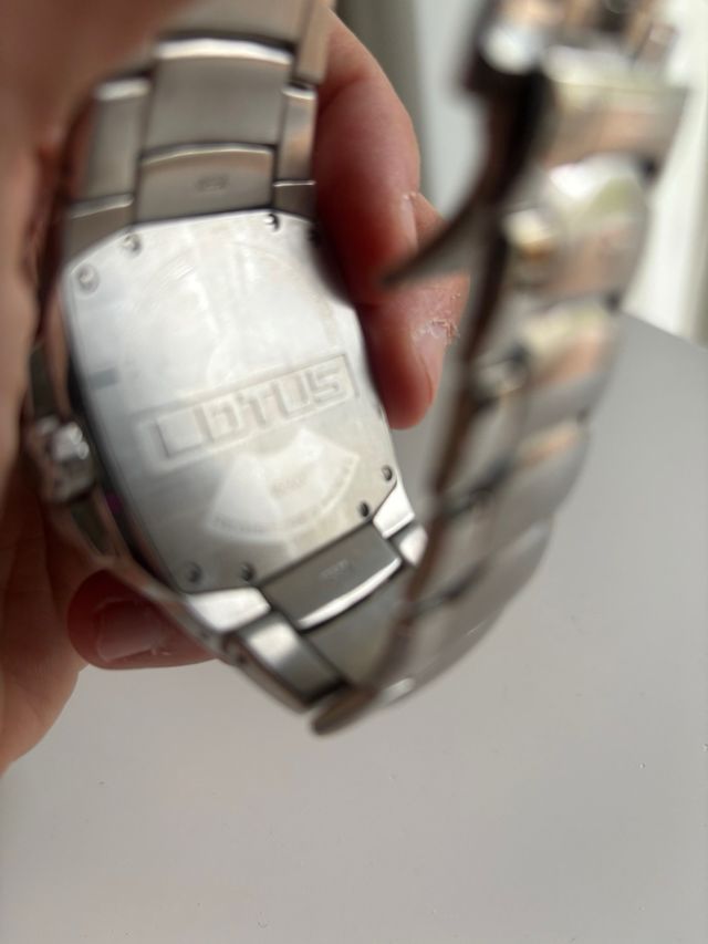 Reloj LOTUS