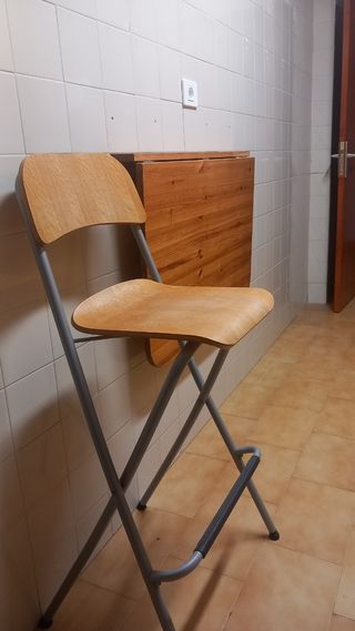 Mesa pared con taburete