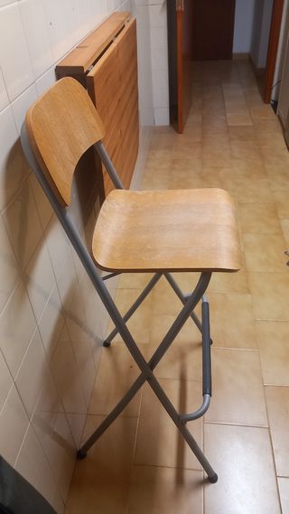 Mesa pared con taburete