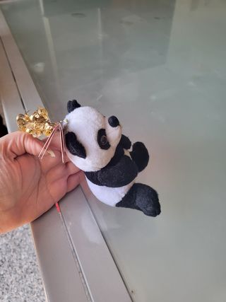 Peluche panda con etichetta