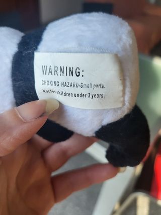 Peluche panda con etichetta