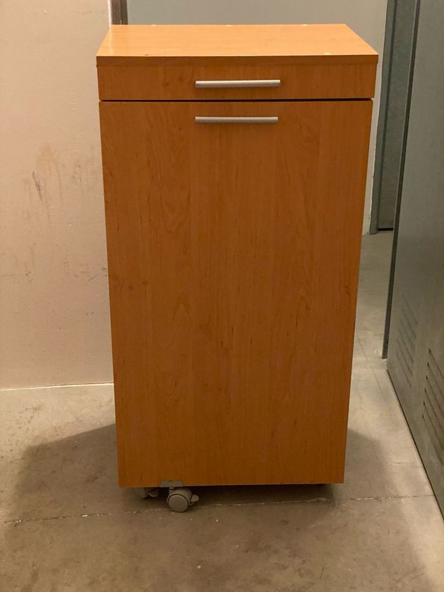 Mueble auxiliar con tabla de planchar