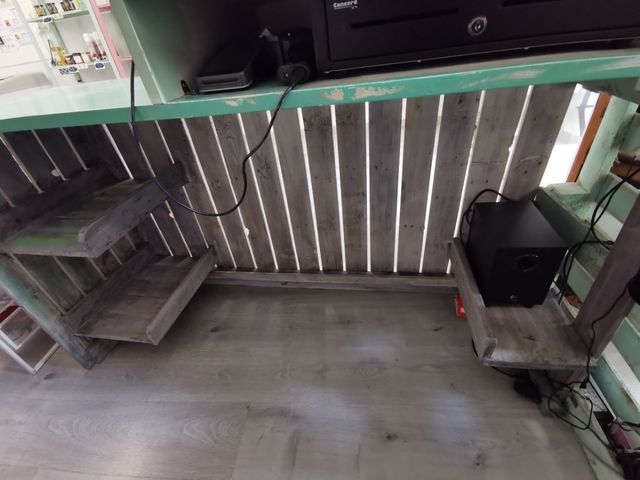 Mostrador·recepcion madera pintada tiza