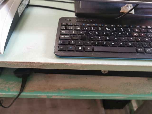 Mostrador·recepcion madera pintada tiza